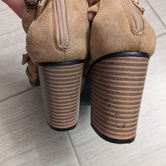 Heels size 8.5 - Picture 4 of 7